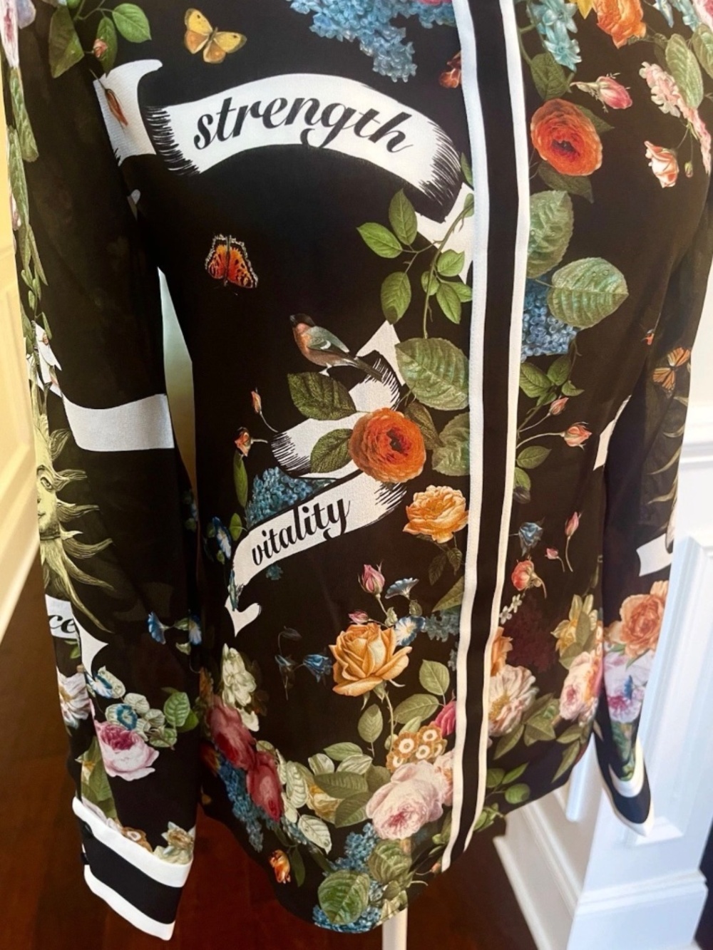 Alice+Olivia Willa Silk Blouse Sz Med In Floral Solar Strength Black NWT - Picture 4 of 14